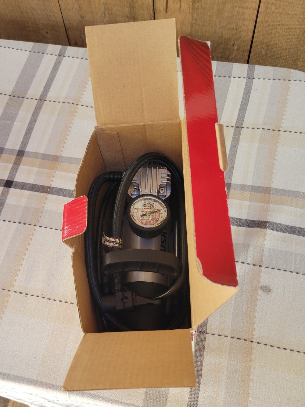 Boxed Electric Inflator - Picture 2 of 4